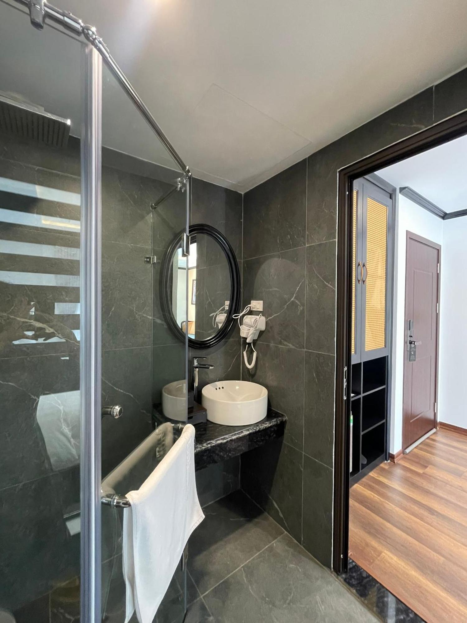 Aquarius Premium Hotel ハノイ市 エクステリア 写真